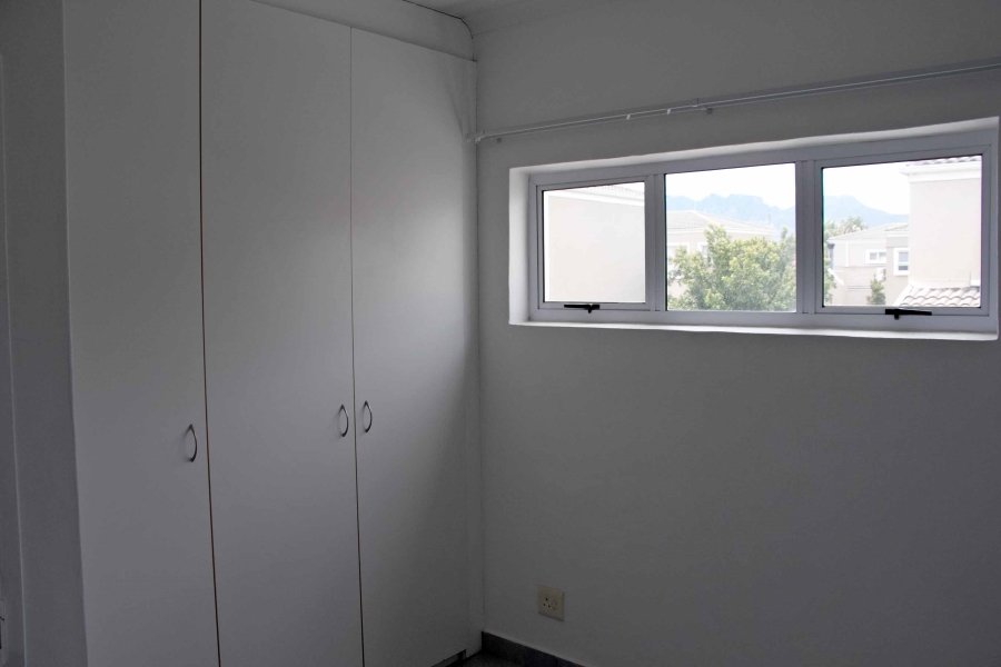 To Let 3 Bedroom Property for Rent in Somerset Ridge Western Cape